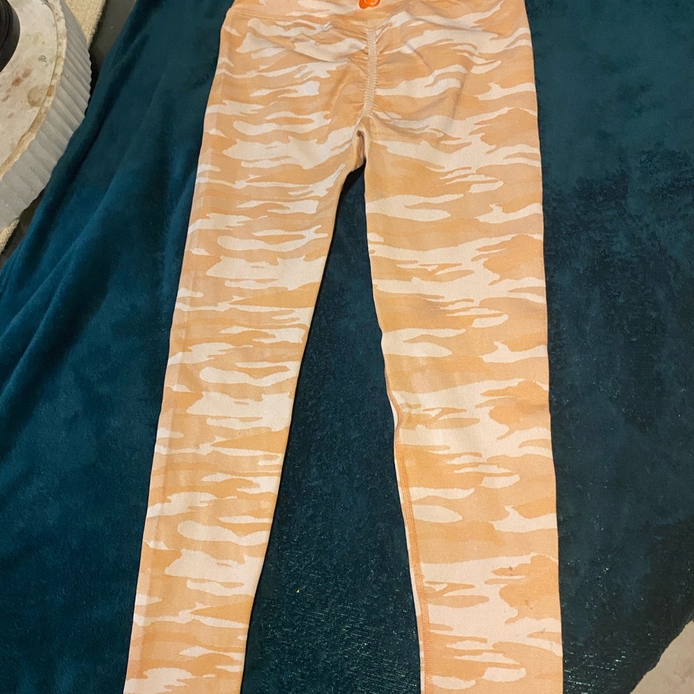 Chic Beige Patterned Leggings - image 2